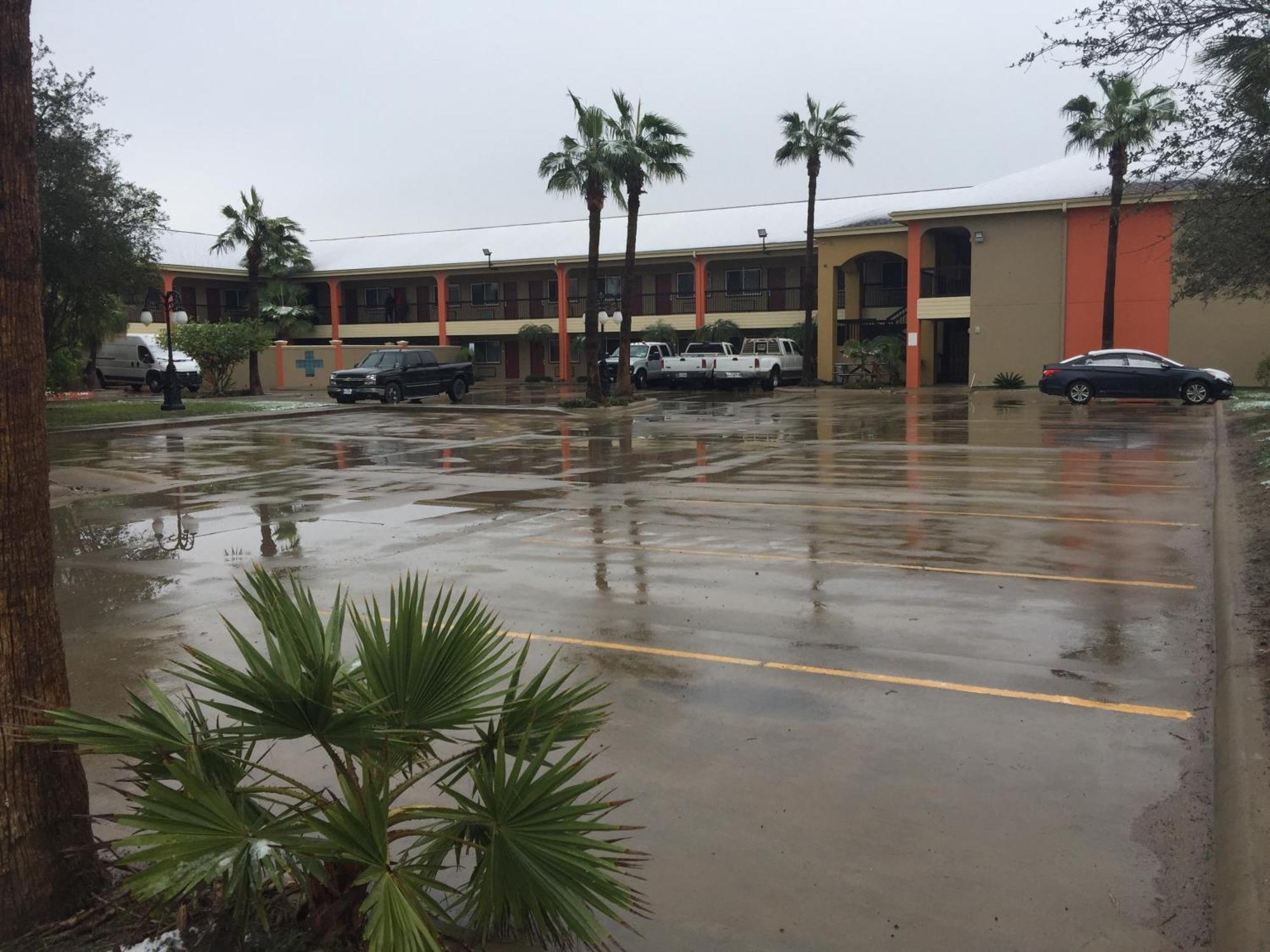 Texas Inn And Suites City Center At University Dr. Edinburg Ngoại thất bức ảnh