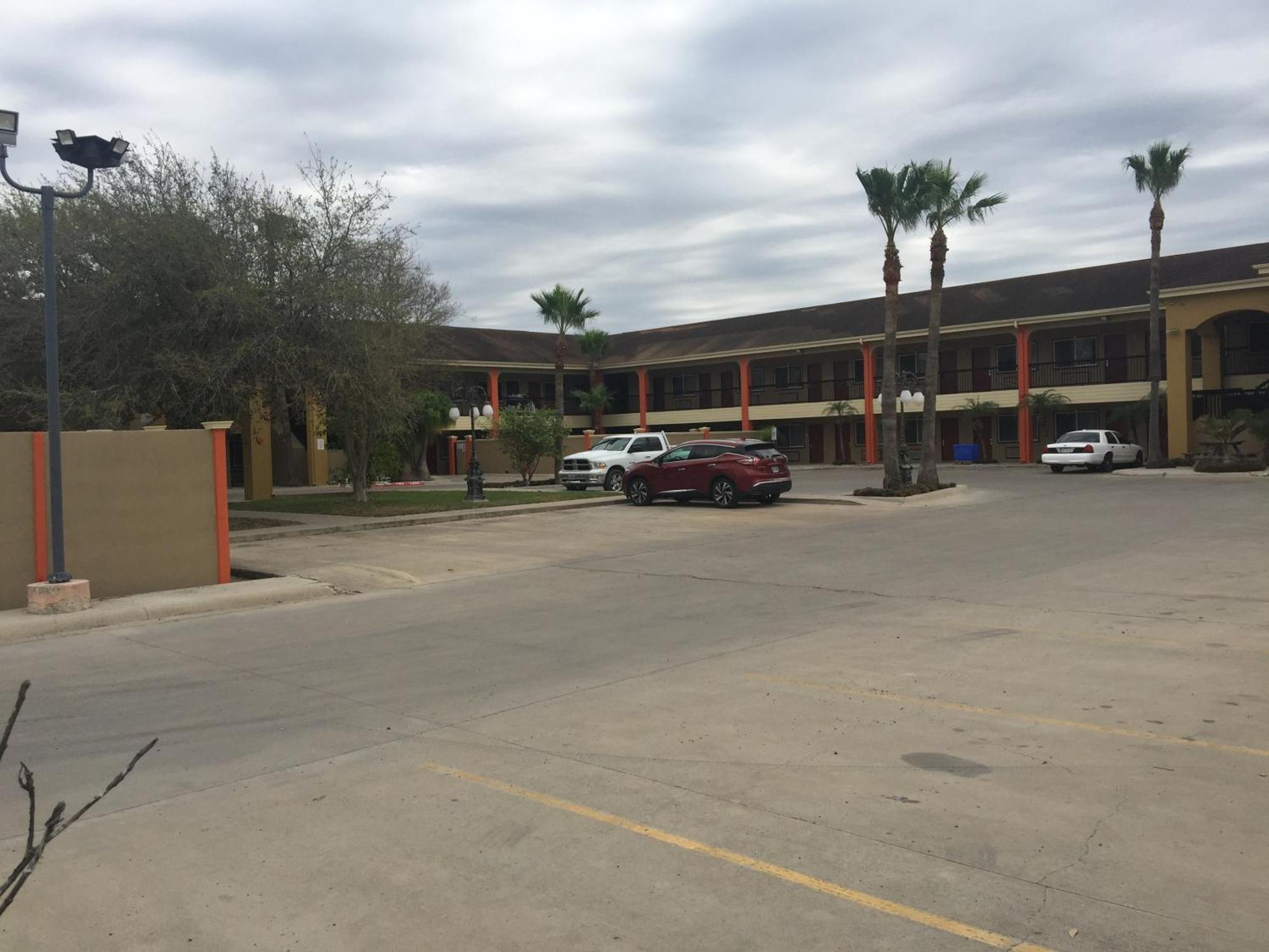 Texas Inn And Suites City Center At University Dr. Edinburg Ngoại thất bức ảnh