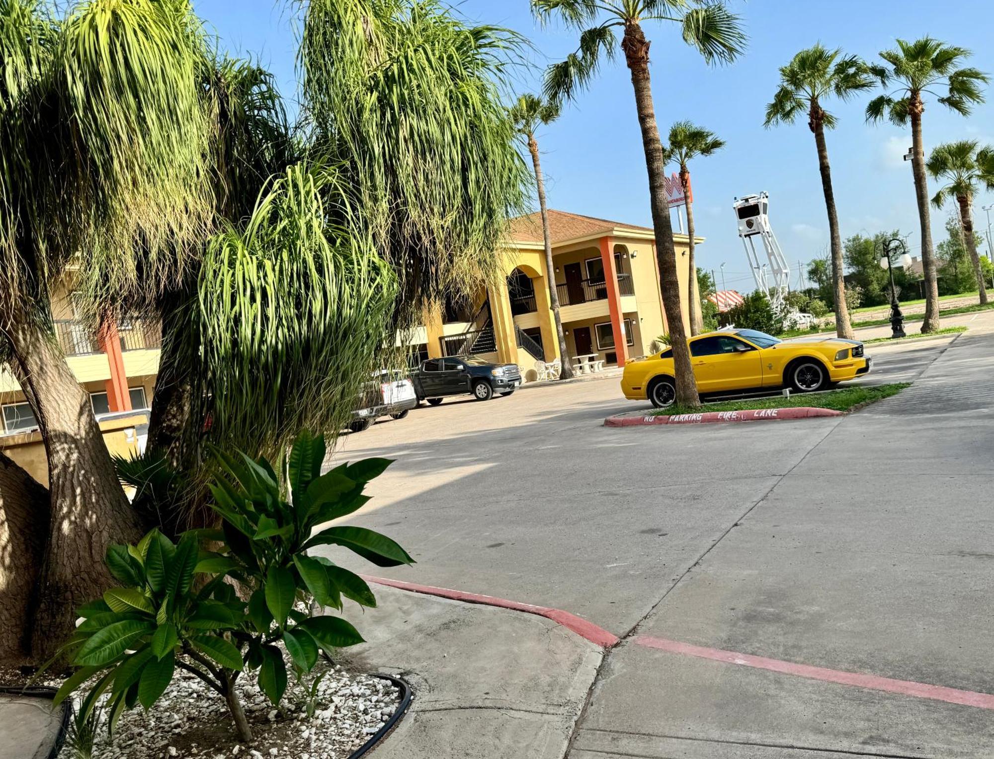 Texas Inn And Suites City Center At University Dr. Edinburg Ngoại thất bức ảnh