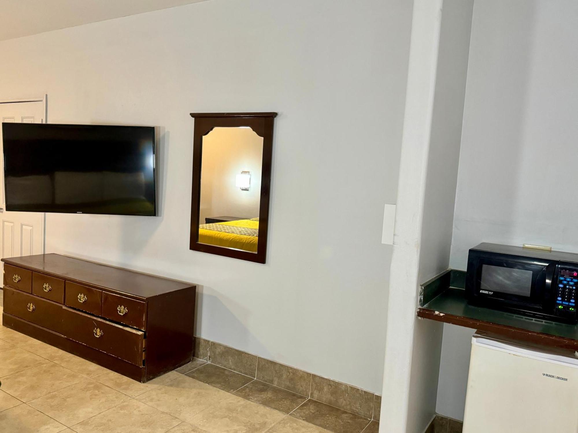 Texas Inn And Suites City Center At University Dr. Edinburg Ngoại thất bức ảnh