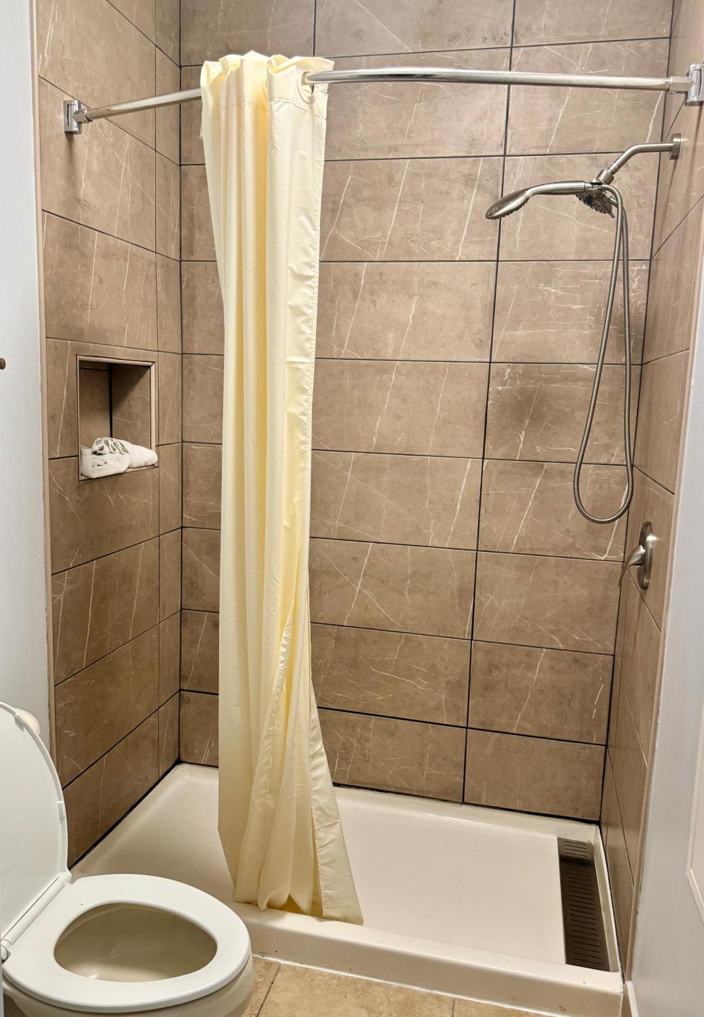 Texas Inn And Suites City Center At University Dr. Edinburg Ngoại thất bức ảnh