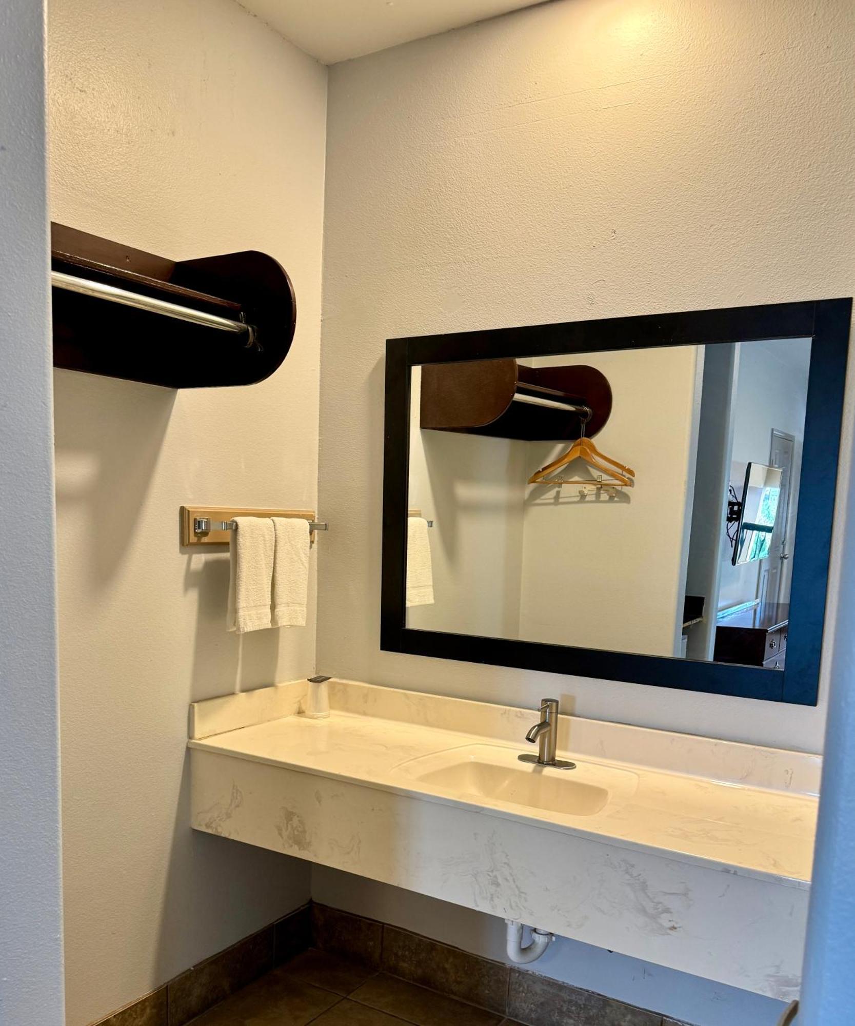 Texas Inn And Suites City Center At University Dr. Edinburg Ngoại thất bức ảnh