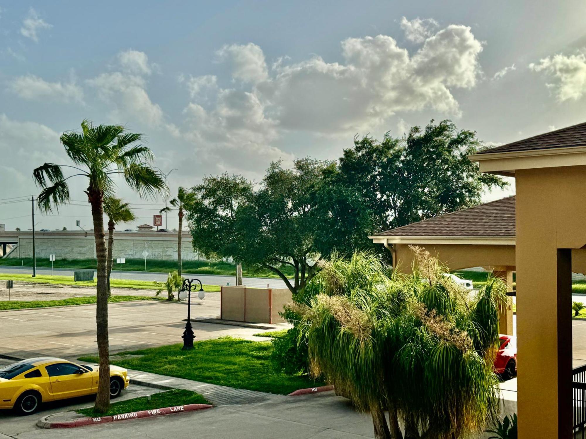 Texas Inn And Suites City Center At University Dr. Edinburg Ngoại thất bức ảnh