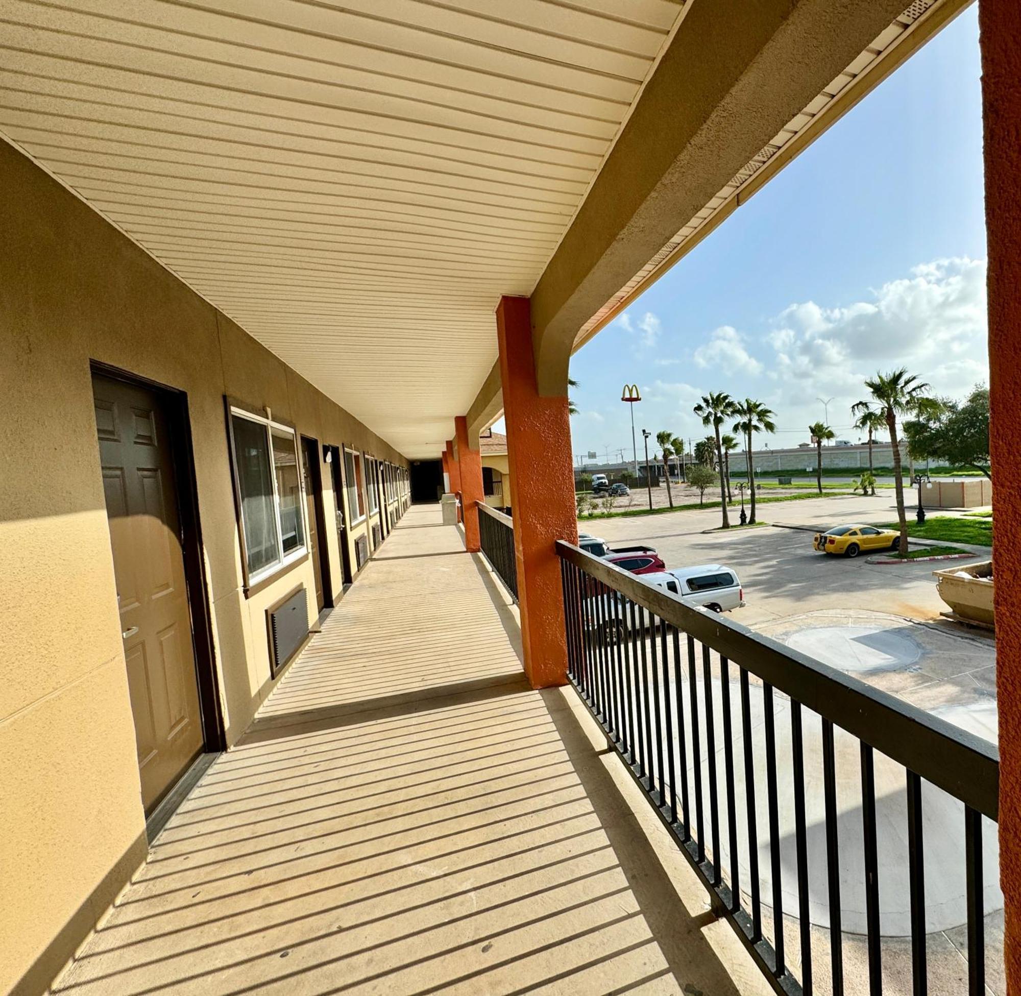 Texas Inn And Suites City Center At University Dr. Edinburg Ngoại thất bức ảnh