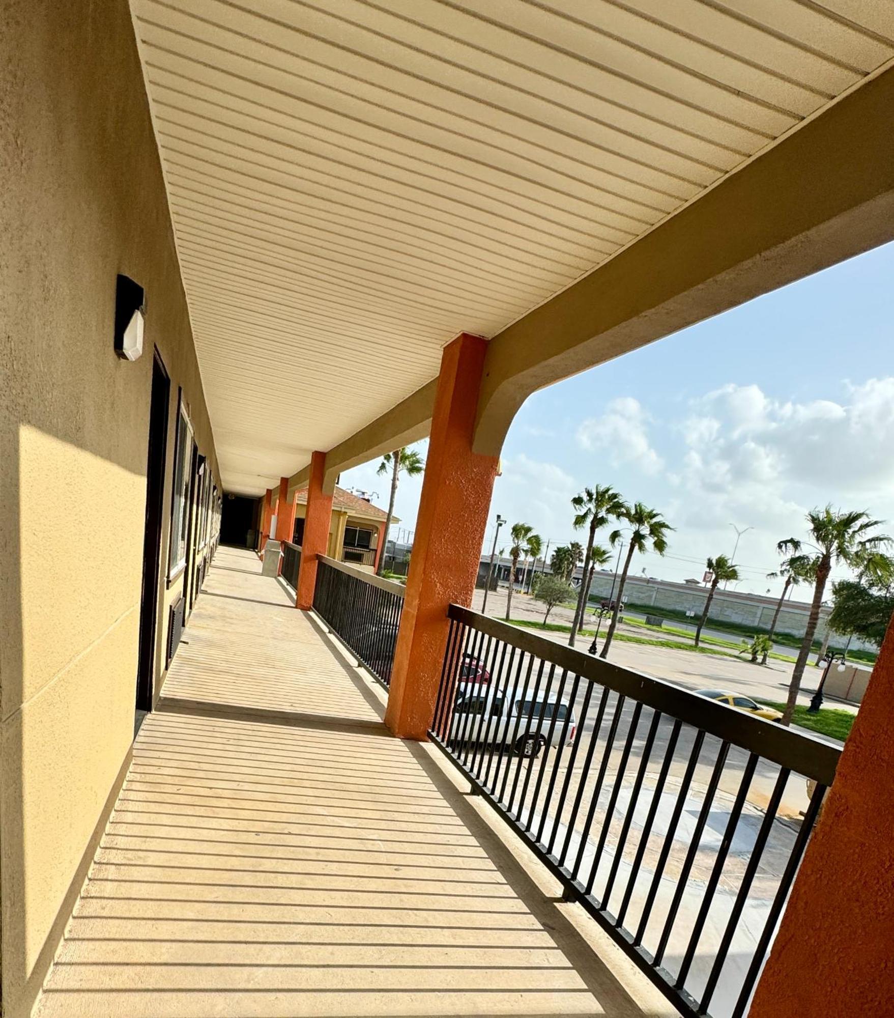 Texas Inn And Suites City Center At University Dr. Edinburg Ngoại thất bức ảnh