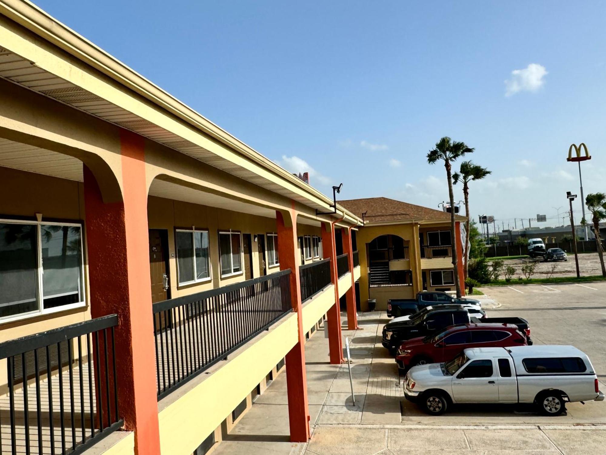 Texas Inn And Suites City Center At University Dr. Edinburg Ngoại thất bức ảnh
