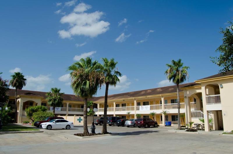 Texas Inn And Suites City Center At University Dr. Edinburg Ngoại thất bức ảnh