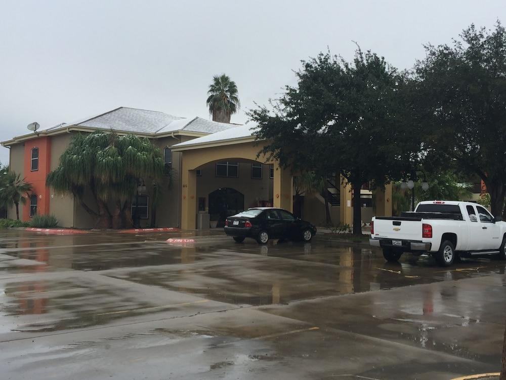 Texas Inn And Suites City Center At University Dr. Edinburg Ngoại thất bức ảnh
