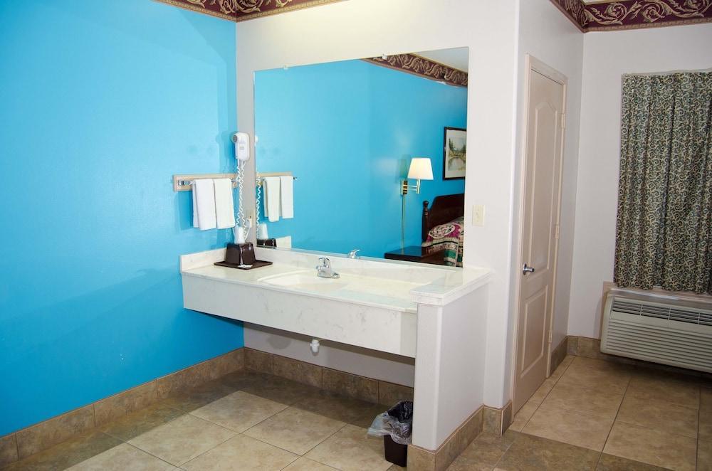 Texas Inn And Suites City Center At University Dr. Edinburg Ngoại thất bức ảnh